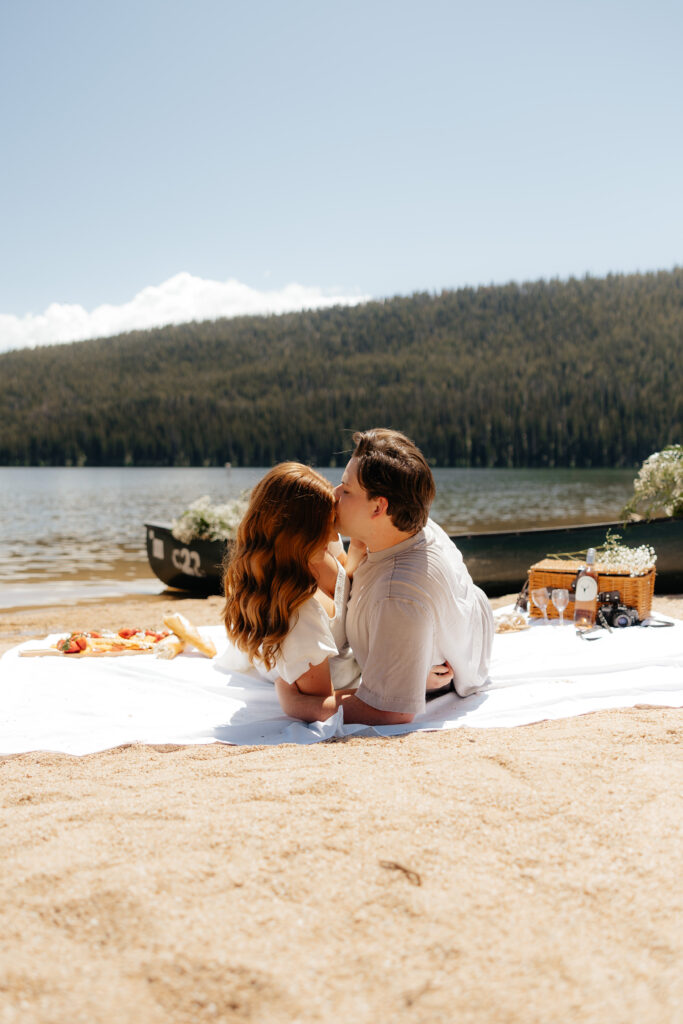 Picnic Elopement Lakeside in Stanley, Idaho